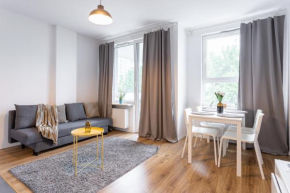 Urban Chic - Wola - Rondo ONZ - Luxury Warsaw Stays - 4 Bedrooms - Pereca street